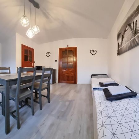 Noclegi Na Lacznej Świebodzice Extérieur photo